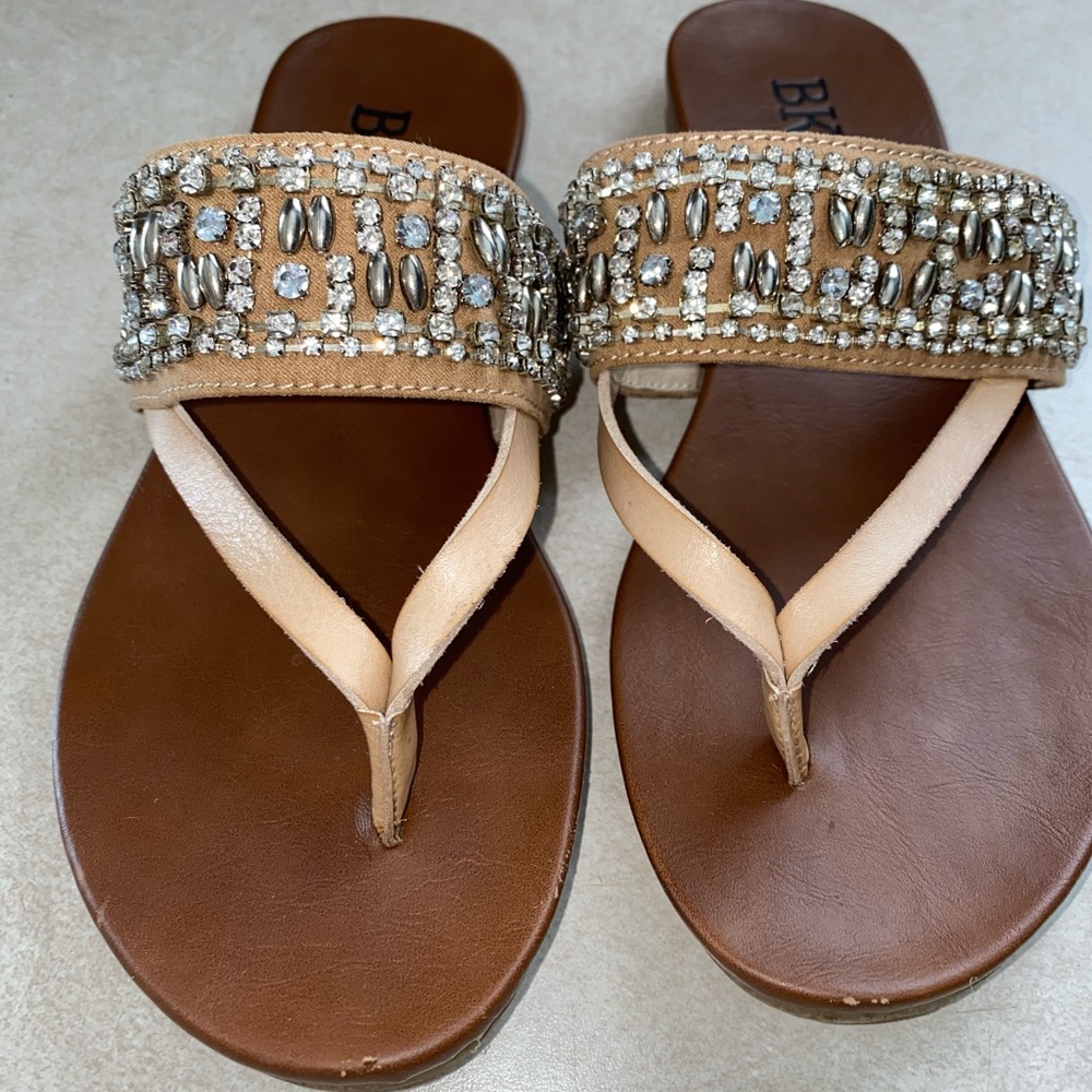Buckle BKE Sole Tan and Silver Embellished Sandals Size 6 - Picture 5 of 5
